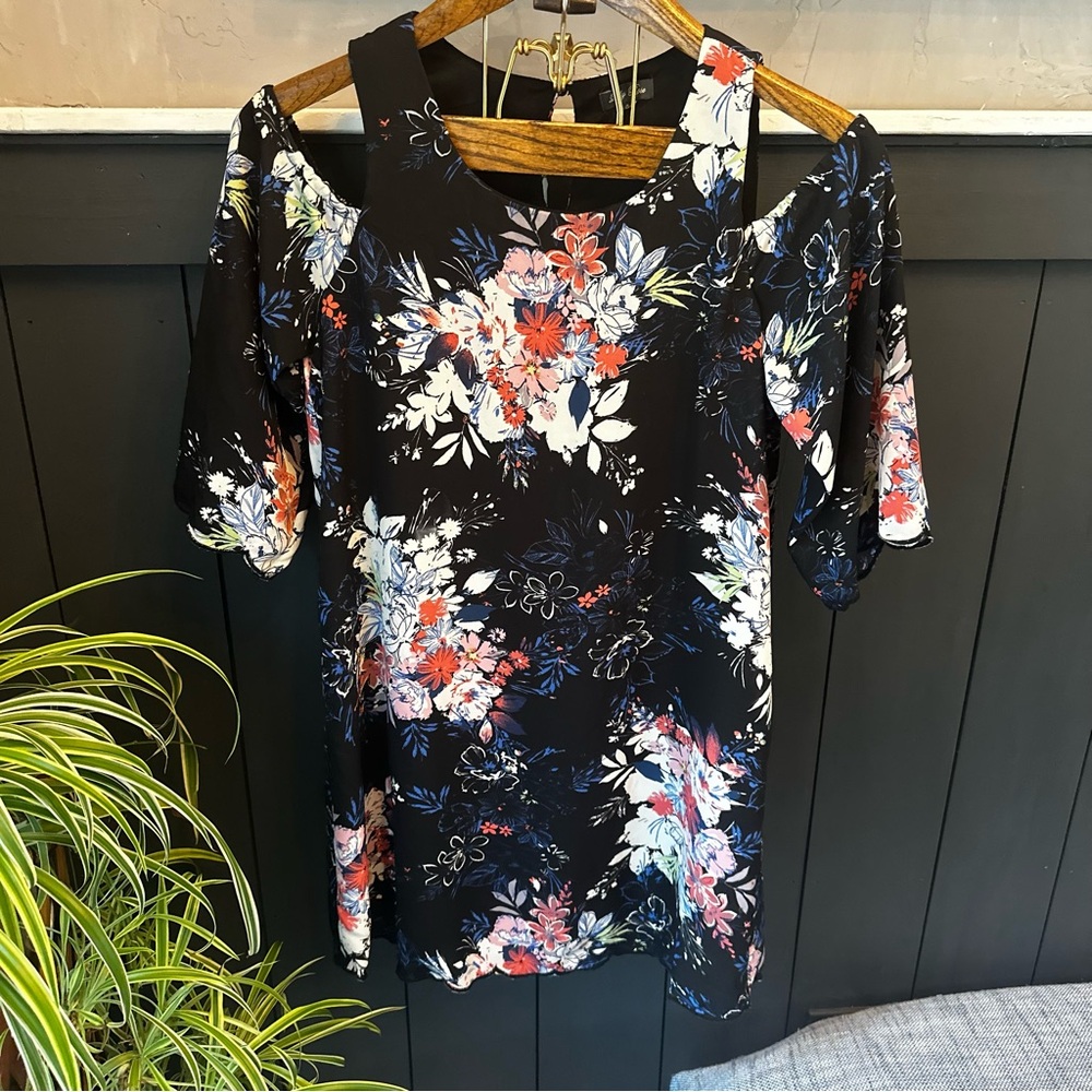 Lily Rose Women' Cold Shoulder Floral Scallop Detail Shift Dress sz S